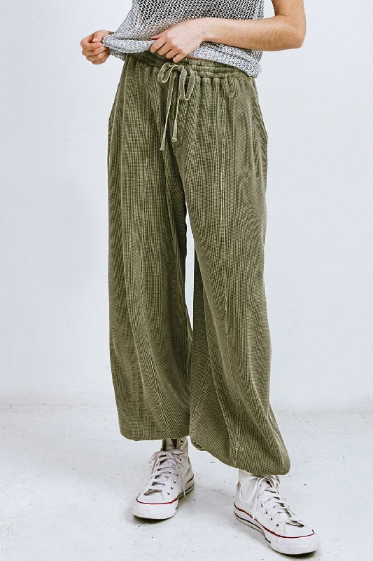 Printed Floral Women's Sweatpants in Pink for a Feminine and Spring - Inspired LookA CHILL MOMENT JOGGER PANTS Printed Floral Women's Sweatpants in Pink for a Feminine and Spring - Inspired LookA CHILL MOMENT JOGGER PANTS