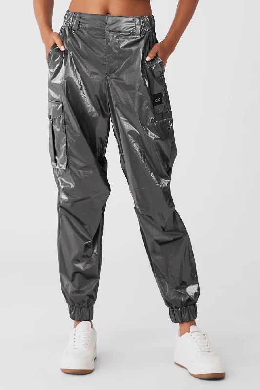 Slim - Fit Women's Compression Sweatpants in Navy for Intense Workouts and SupportMetallic High-Waist Break Line Jogger - Silver Metallic