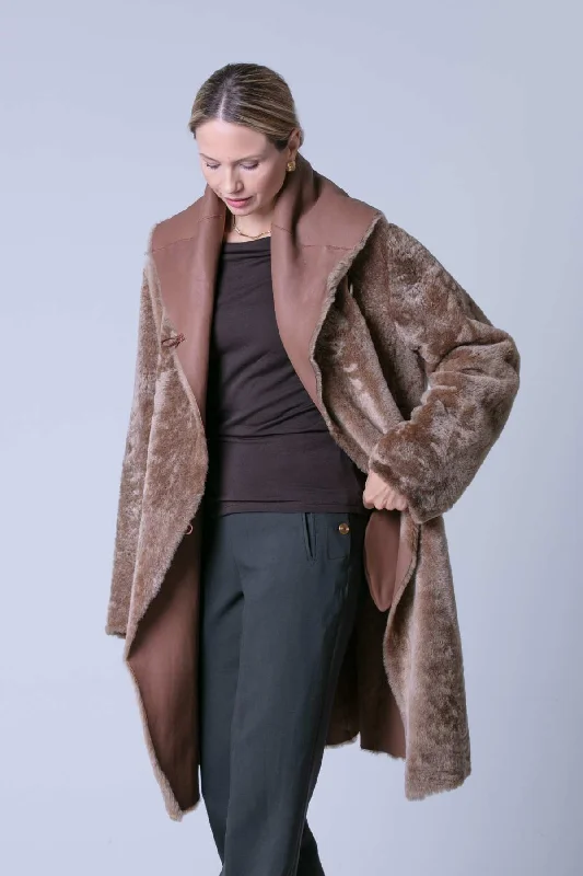 Women's faux fur coats in bright colors for a bold fashion statementIsabella Shearling Coat Women's faux fur coats in bright colors for a bold fashion statementIsabella Shearling Coat