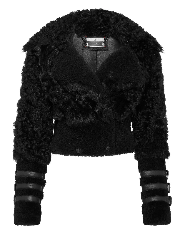 Mid - length women's down coats in a slim fit for a modern and sleek appearanceShearling Jacket Gothic Plein Mid - length women's down coats in a slim fit for a modern and sleek appearanceShearling Jacket Gothic Plein