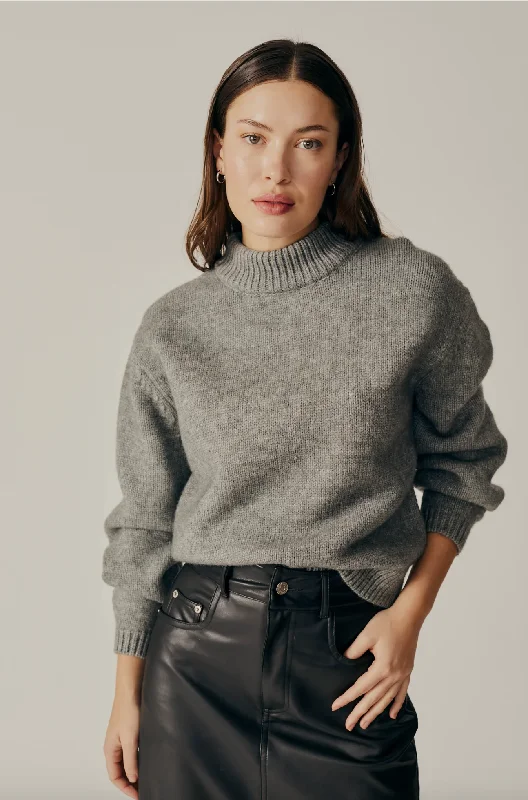 Women's Turtleneck Cashmere - Blend Sweater in Charcoal for a Sophisticated Winter EnsembleDeluc Thuja Sweater Women's Turtleneck Cashmere - Blend Sweater in Charcoal for a Sophisticated Winter EnsembleDeluc Thuja Sweater