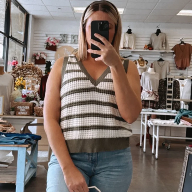 Snap - Front Women's Vests in a Sporty Style for Active LifestylesFind Your Way Striped Vest Olive Snap - Front Women's Vests in a Sporty Style for Active LifestylesFind Your Way Striped Vest Olive