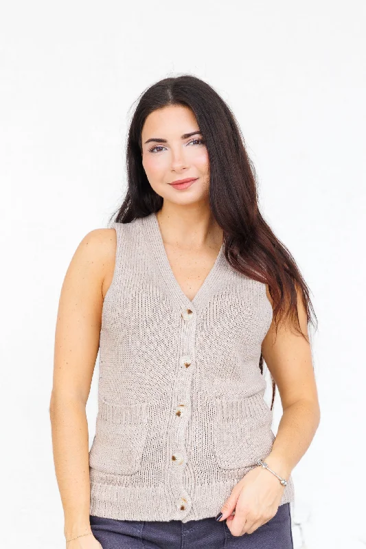 Cropped Women's Knit Vests in a Chunky Stitch for a Cozy LookNICOLE KNIT VEST