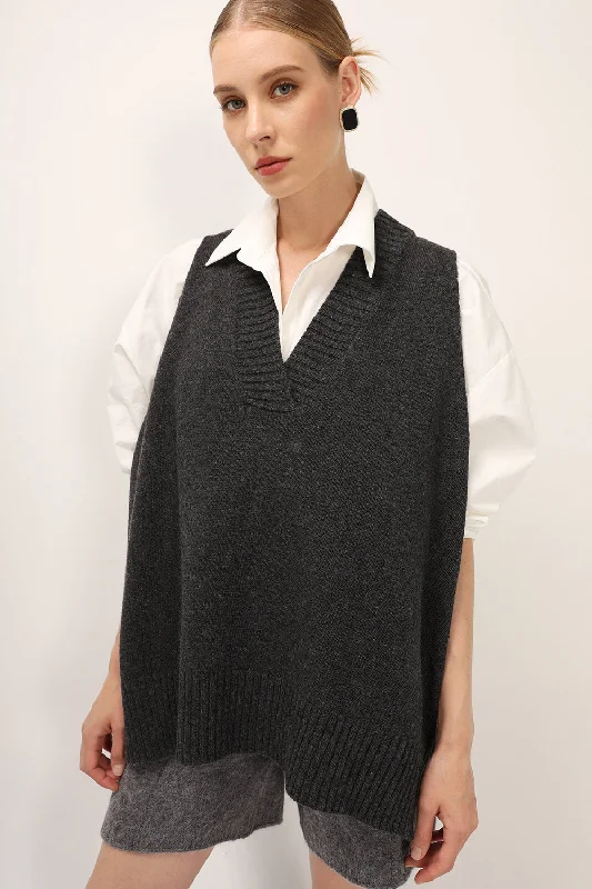 Embroidered Women's Velvet Vests with Intricate Motifs for a Luxurious FeelLyla Oversized Knit Vest Embroidered Women's Velvet Vests with Intricate Motifs for a Luxurious FeelLyla Oversized Knit Vest