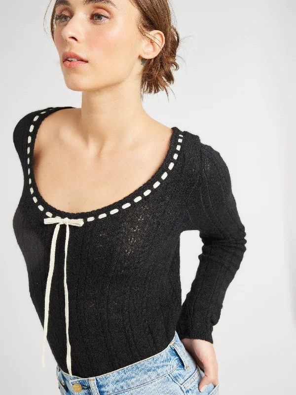Cropped Women's Pullovers in a Sporty Style for Trendy OutfitsMargaret Pullover in Black Cropped Women's Pullovers in a Sporty Style for Trendy OutfitsMargaret Pullover in Black