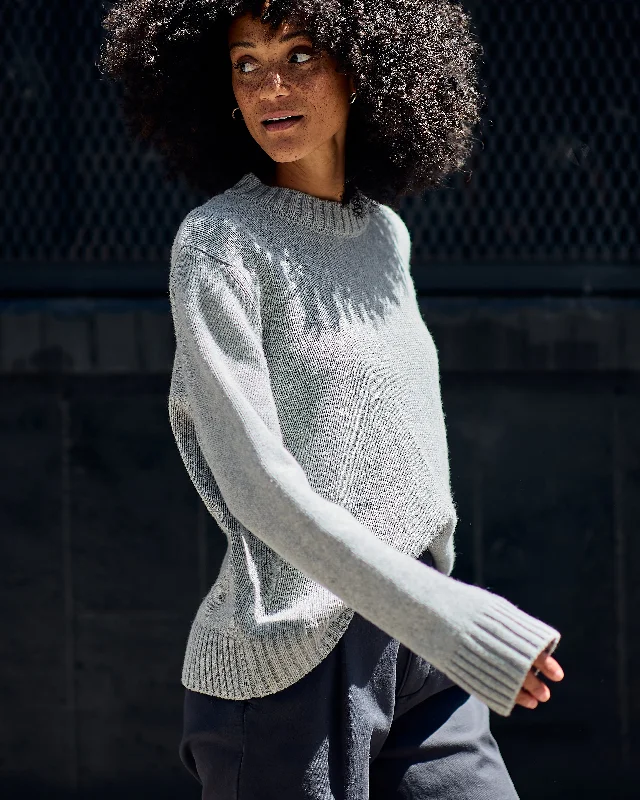 Women's Cropped Cable - Knit Merino Wool Sweater in Beige for a Trendy Fall OutfitRoma Sweater Women's Cropped Cable - Knit Merino Wool Sweater in Beige for a Trendy Fall OutfitRoma Sweater
