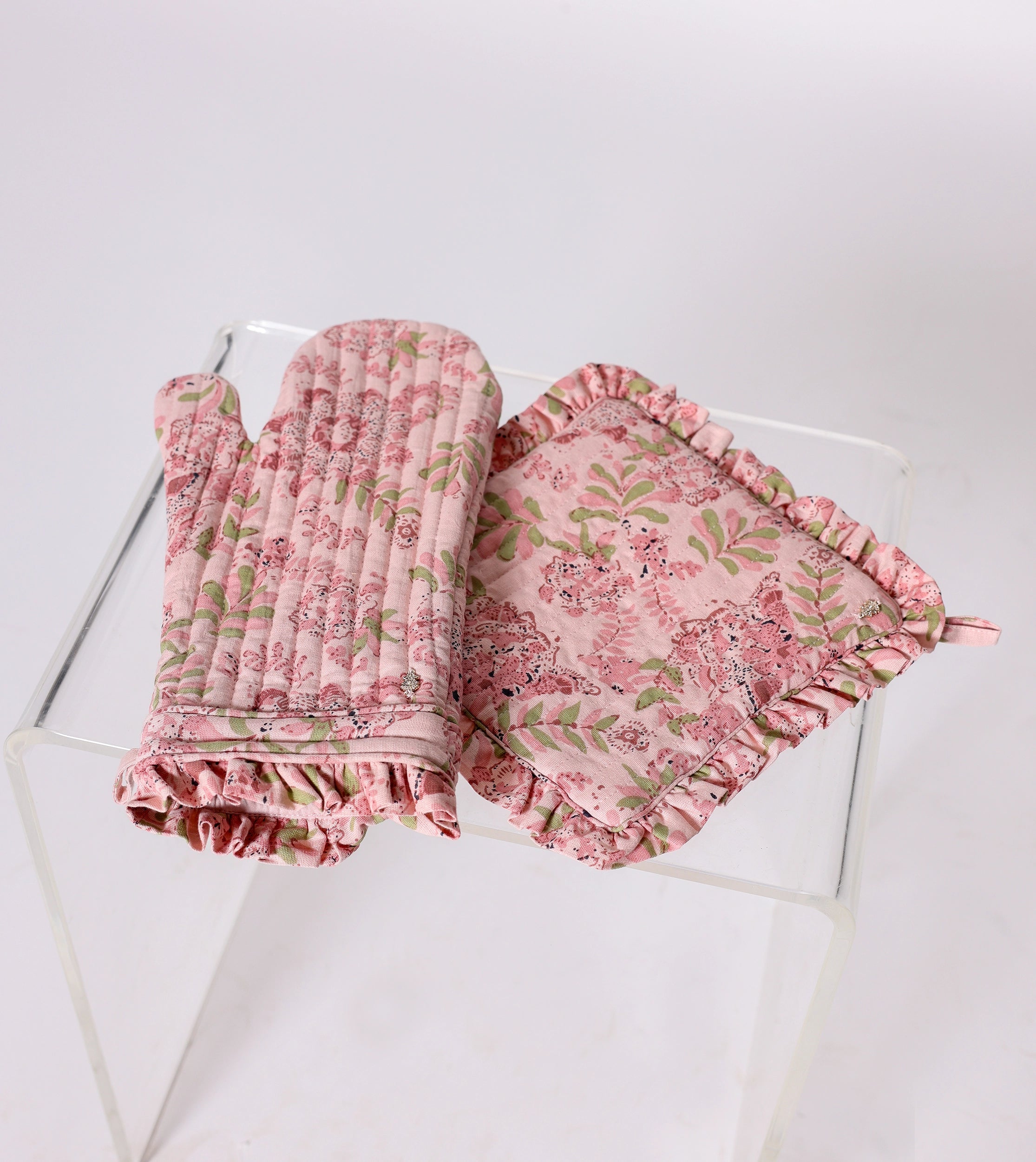 Shift Women Dress with a Simple and Classic Design for Everyday WearPenelope Oven Mitt + Hot Plate Set | Sweet Floral Shift Women Dress with a Simple and Classic Design for Everyday WearPenelope Oven Mitt + Hot Plate Set | Sweet Floral