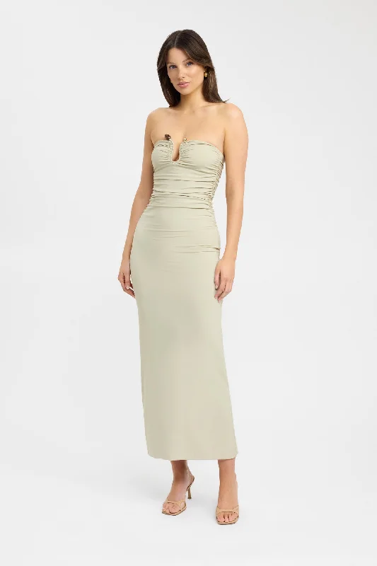 Ball Gown Women Dress with a Full Skirt for a Princess - like LookTayla Trim Maxi Dress Ball Gown Women Dress with a Full Skirt for a Princess - like LookTayla Trim Maxi Dress