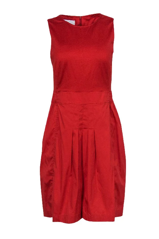 Shift Women Dress with a Simple and Classic Design for Everyday Wear Shift Women Dress with a Simple and Classic Design for Everyday Wear Akris Punto - Red Cotton Pleated Skirt Dress Sz M