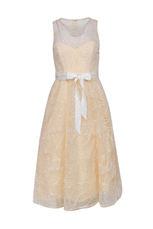 Maxi Women Dress with Floral Print for a Bohemian Vibe Maxi Women Dress with Floral Print for a Bohemian Vibe BCBG Max Azria - Cream Midi Dress w/ Metallic Floral Embroidered Tulle Overlay Sz 2 Maxi Women Dress with Floral Print for a Bohemian Vibe Maxi Women Dress with Floral Print for a Bohemian Vibe BCBG Max Azria - Cream Midi Dress w/ Metallic Floral Embroidered Tulle Overlay Sz 2
