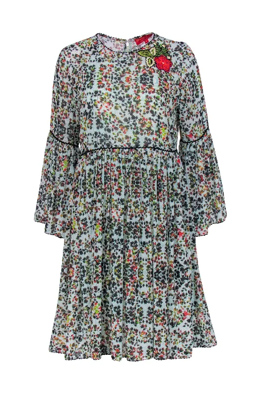 Ruffled Women Dress with Multiple Layers for a Playful and Girly Style Ruffled Women Dress with Multiple Layers for a Playful and Girly Style Bhanuni - Light Green Floral Print Bell Sleeve Dress Sz 6