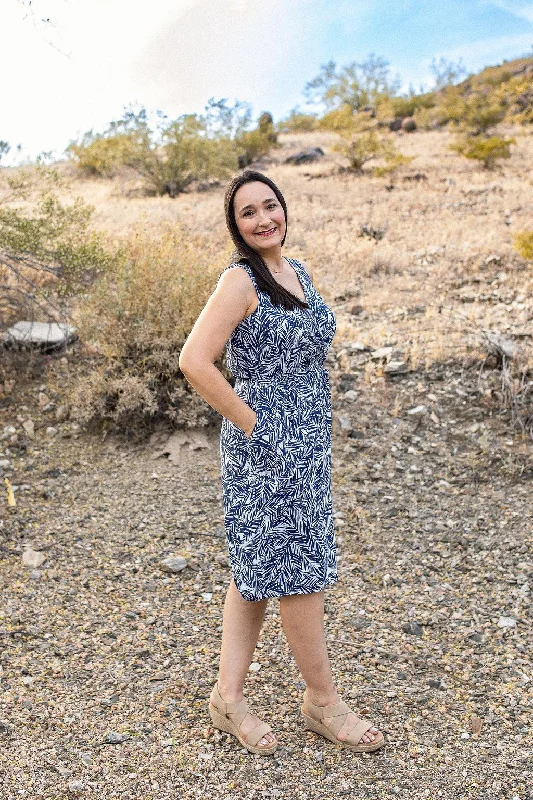 Empire Waist Women Dress to Accentuate the Bust and Conceal the Waist Empire Waist Women Dress to Accentuate the Bust and Conceal the Waist Blue Tropical Dress