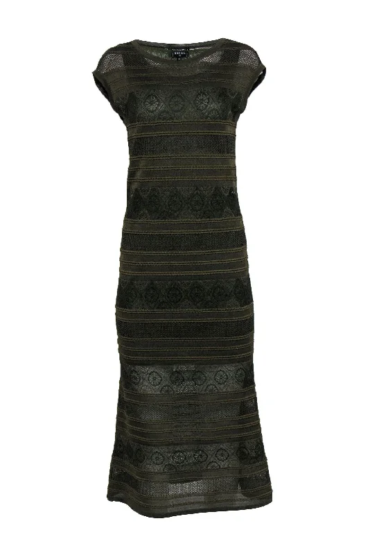 Empire Waist Women Dress to Accentuate the Bust and Conceal the Waist Empire Waist Women Dress to Accentuate the Bust and Conceal the Waist Chanel - Olive Green Cap Sleeve Lace & Knit Maxi Dress Sz 4