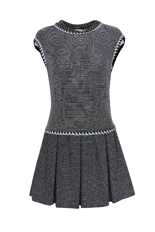 Sleeveless Women Dress in Bright Colors for Summer Parties Sleeveless Women Dress in Bright Colors for Summer Parties Chanel - Black & White Ribbed Knit Drop Waist Dress Sz 4