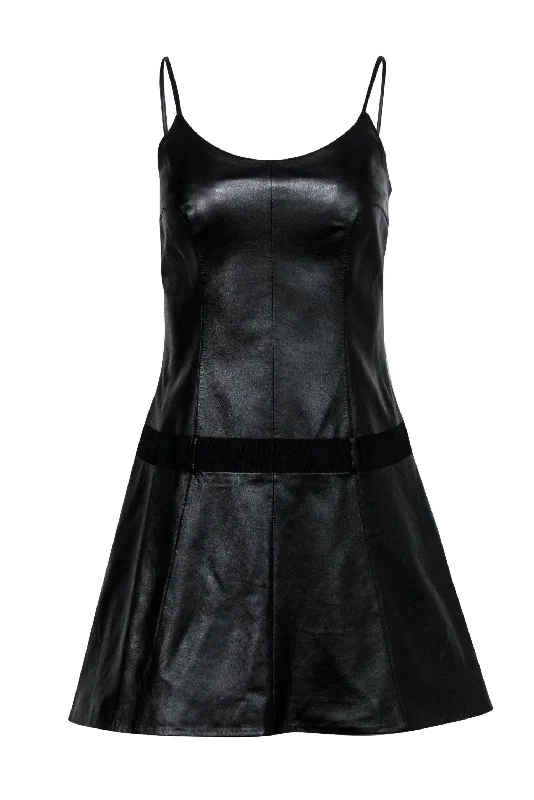 Halter Neck Women Dress to Show Off the Shoulders and Neckline Halter Neck Women Dress to Show Off the Shoulders and Neckline Chanel - Black Lambskin Leather Drop-Waist Flared Dress Sz 6 Halter Neck Women Dress to Show Off the Shoulders and Neckline Halter Neck Women Dress to Show Off the Shoulders and Neckline Chanel - Black Lambskin Leather Drop-Waist Flared Dress Sz 6