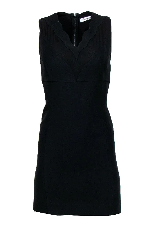 Halter Neck Women Dress to Show Off the Shoulders and Neckline Halter Neck Women Dress to Show Off the Shoulders and Neckline Christian Dior - Black Scalloped Neckline Sheath Dress Sz 6 Halter Neck Women Dress to Show Off the Shoulders and Neckline Halter Neck Women Dress to Show Off the Shoulders and Neckline Christian Dior - Black Scalloped Neckline Sheath Dress Sz 6
