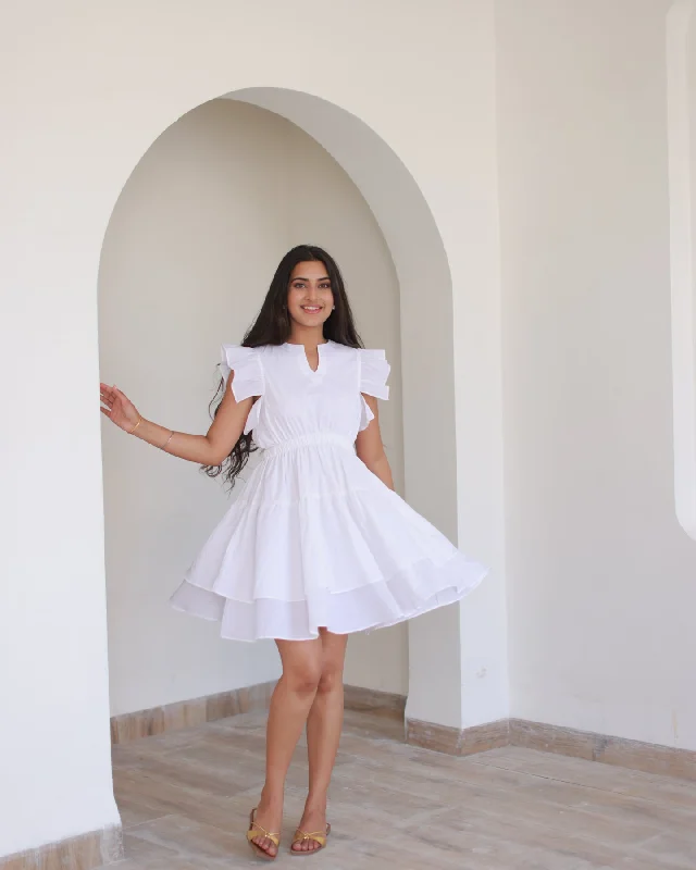 Empire Waist Women Dress to Accentuate the Bust and Conceal the Waist Empire Waist Women Dress to Accentuate the Bust and Conceal the Waist Classic White Tiered Dress