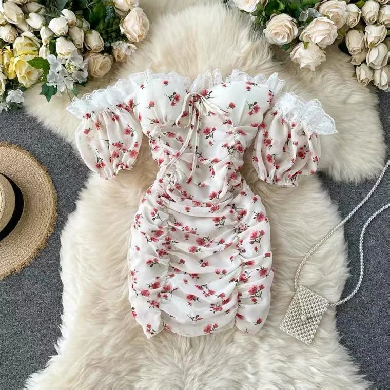 Halter Neck Women Dress to Show Off the Shoulders and Neckline Halter Neck Women Dress to Show Off the Shoulders and Neckline Crobel Floral Dress
