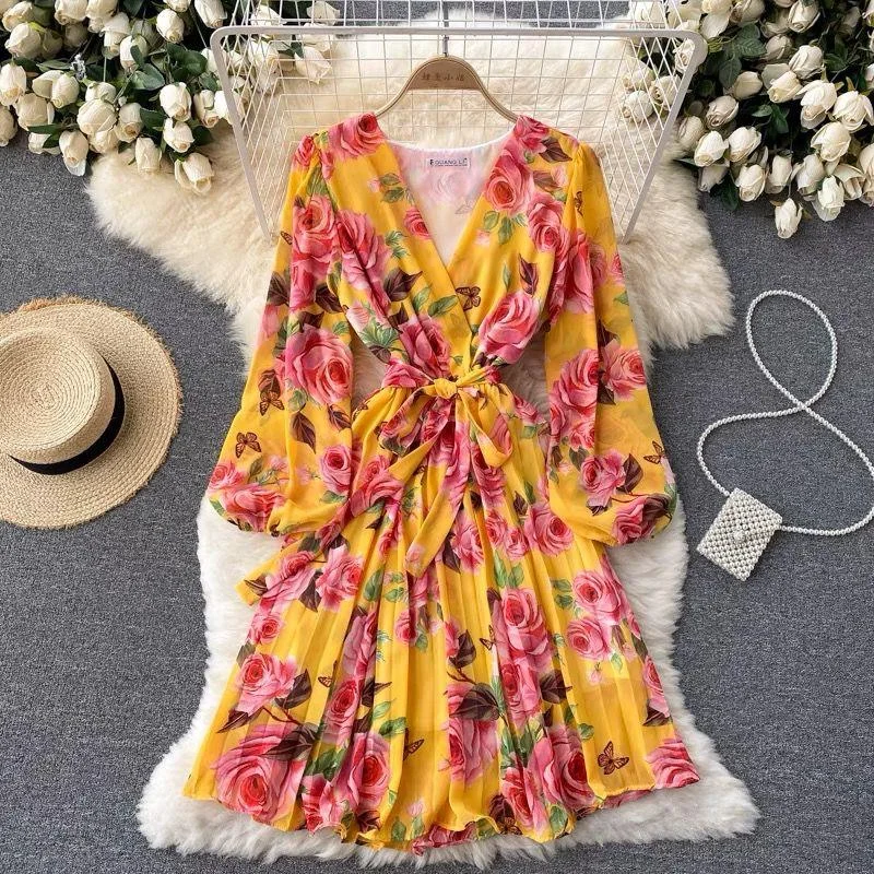 Halter Neck Women Dress to Show Off the Shoulders and Neckline Halter Neck Women Dress to Show Off the Shoulders and Neckline Danny Floral Dress Halter Neck Women Dress to Show Off the Shoulders and Neckline Halter Neck Women Dress to Show Off the Shoulders and Neckline Danny Floral Dress
