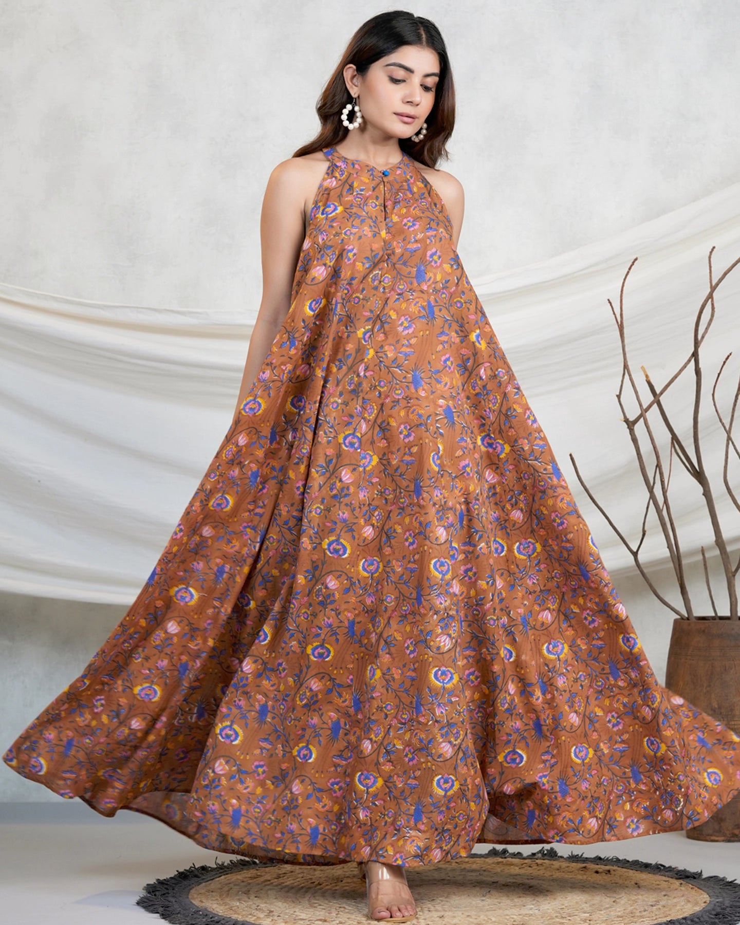Ruffled Women Dress with Multiple Layers for a Playful and Girly Style Ruffled Women Dress with Multiple Layers for a Playful and Girly Style Della Maxi Dress Ruffled Women Dress with Multiple Layers for a Playful and Girly Style Ruffled Women Dress with Multiple Layers for a Playful and Girly Style Della Maxi Dress