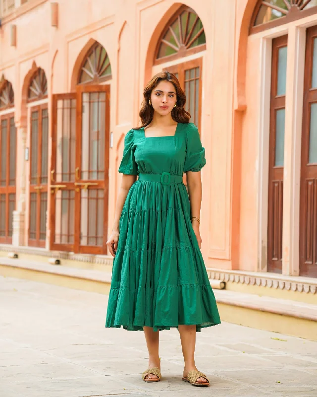 Mini Women Dress with a Short Hem for a Young and Trendy Style Mini Women Dress with a Short Hem for a Young and Trendy Style Emerald Green Solid Tiered Dress