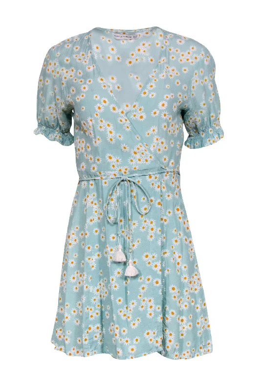 Empire Waist Women Dress to Accentuate the Bust and Conceal the Waist Empire Waist Women Dress to Accentuate the Bust and Conceal the Waist Faithfull the Brand - Sky Blue Daisy Print Short Sleeve Wrap Dress Sz L Empire Waist Women Dress to Accentuate the Bust and Conceal the Waist Empire Waist Women Dress to Accentuate the Bust and Conceal the Waist Faithfull the Brand - Sky Blue Daisy Print Short Sleeve Wrap Dress Sz L
