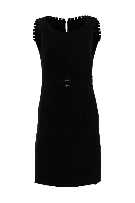 Halter Neck Women Dress to Show Off the Shoulders and Neckline Halter Neck Women Dress to Show Off the Shoulders and Neckline Gerard Darel - Black Sheath Dress w/ Silver Ring & Notch Trim Sz 6