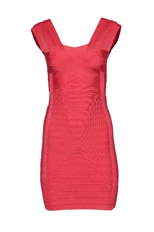 Mermaid - Style Women Dress with a Fitted Silhouette for Special Occasions Mermaid - Style Women Dress with a Fitted Silhouette for Special Occasions Herve Leger - Peachy Pink Plunge Bandage Dress Sz S