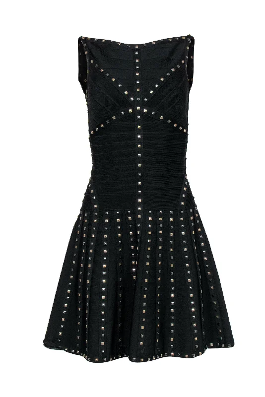 Ruffled Women Dress with Multiple Layers for a Playful and Girly Style Ruffled Women Dress with Multiple Layers for a Playful and Girly Style Herve Leger - Black Sleeveless Bandage Fit & Flare Dress w/ Studs Sz S