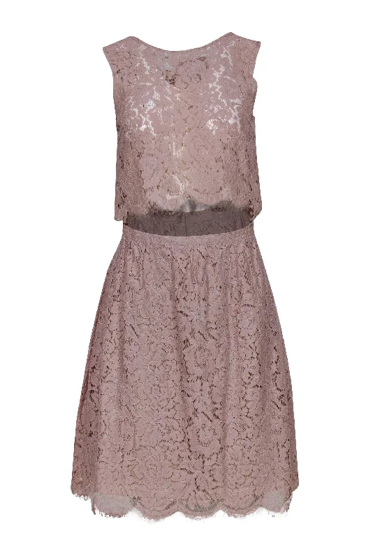 Halter Neck Women Dress to Show Off the Shoulders and Neckline Halter Neck Women Dress to Show Off the Shoulders and Neckline Jenny Yoo - Beige Lace Cropped Tank & Skirt Set Sz 2