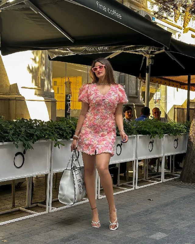 Mini Women Dress with a Short Hem for a Young and Trendy Style Mini Women Dress with a Short Hem for a Young and Trendy Style Laurel 3D Floral Dress
