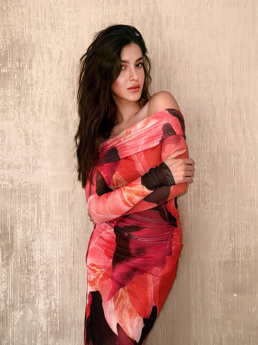 Halter Neck Women Dress to Show Off the Shoulders and Neckline Halter Neck Women Dress to Show Off the Shoulders and Neckline Madame Shanaya Kapoor Abstract Print Off Shoulder Semi Sheer Orange Maxi Dress Halter Neck Women Dress to Show Off the Shoulders and Neckline Halter Neck Women Dress to Show Off the Shoulders and Neckline Madame Shanaya Kapoor Abstract Print Off Shoulder Semi Sheer Orange Maxi Dress