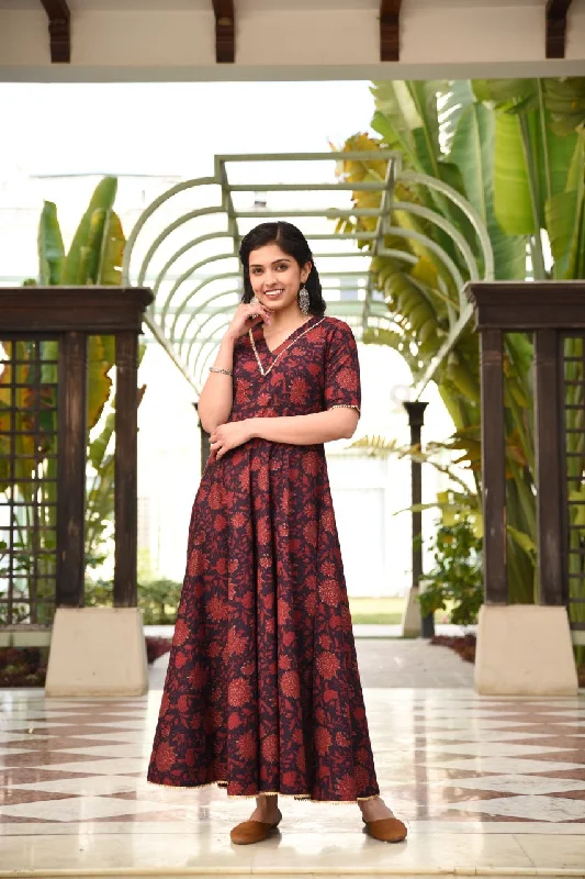 Ball Gown Women Dress with a Full Skirt for a Princess - like Look Ball Gown Women Dress with a Full Skirt for a Princess - like Look Maroon Floral full length cotton Dress Ball Gown Women Dress with a Full Skirt for a Princess - like Look Ball Gown Women Dress with a Full Skirt for a Princess - like Look Maroon Floral full length cotton Dress