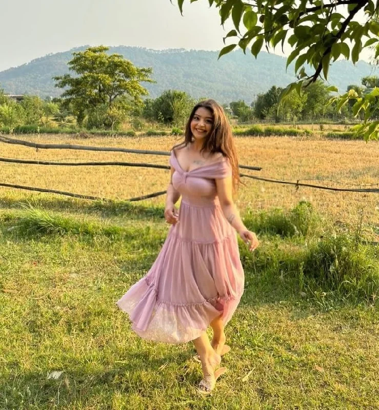 Halter Neck Women Dress to Show Off the Shoulders and Neckline Halter Neck Women Dress to Show Off the Shoulders and Neckline Milan Luxury Dress Halter Neck Women Dress to Show Off the Shoulders and Neckline Halter Neck Women Dress to Show Off the Shoulders and Neckline Milan Luxury Dress