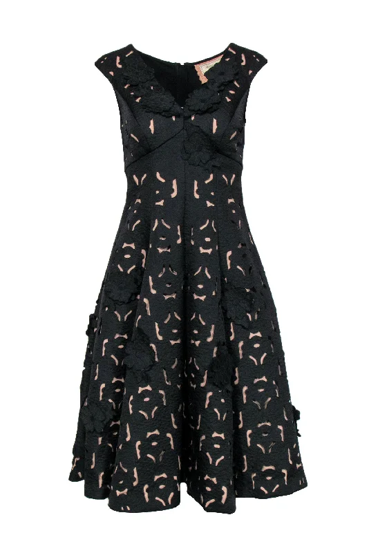 Strapless Women Dress with a Built - in Bra for Comfort and Support Strapless Women Dress with a Built - in Bra for Comfort and Support Moulinette Soeurs - Black Floral Applique Midi A-Line Dress Sz 2