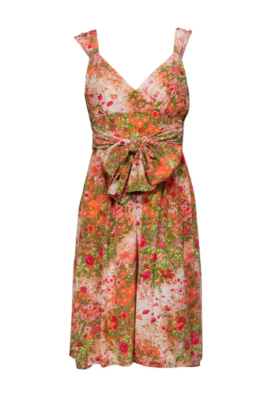 Ruffled Women Dress with Multiple Layers for a Playful and Girly Style Ruffled Women Dress with Multiple Layers for a Playful and Girly Style Plenty by Tracy Reese - Peach & Green Floral A-Line Silk Dress Sz 8