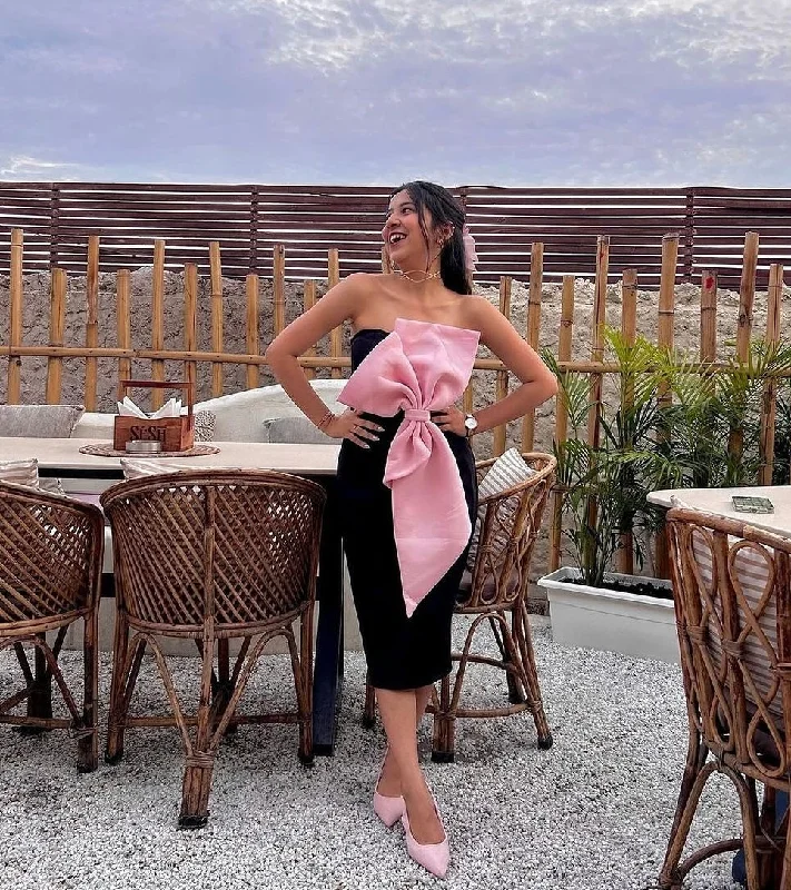 Mini Women Dress with a Short Hem for a Young and Trendy Style Mini Women Dress with a Short Hem for a Young and Trendy Style Revy Strapless Midi Dress