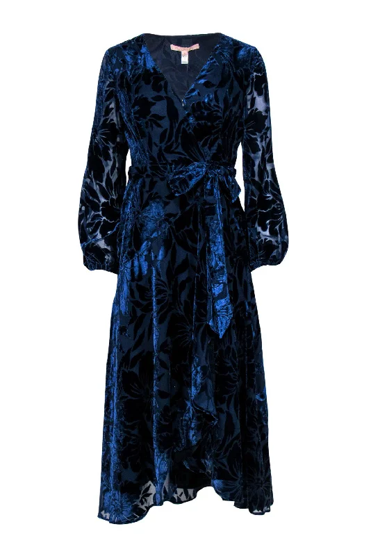 Plus Size Women Dress with a Flattering A - Line Cut for Comfort and Style Plus Size Women Dress with a Flattering A - Line Cut for Comfort and Style Hutch - Navy Velvet Floral Embossed Long Sleeve Wrap Maxi Dress Sz SP Plus Size Women Dress with a Flattering A - Line Cut for Comfort and Style Plus Size Women Dress with a Flattering A - Line Cut for Comfort and Style Hutch - Navy Velvet Floral Embossed Long Sleeve Wrap Maxi Dress Sz SP