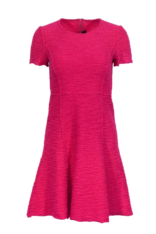 Ruffled Women Dress with Multiple Layers for a Playful and Girly Style Ruffled Women Dress with Multiple Layers for a Playful and Girly Style St. John - Hot Pink Short Sleeved Flared Textured Dress Sz 4 Ruffled Women Dress with Multiple Layers for a Playful and Girly Style Ruffled Women Dress with Multiple Layers for a Playful and Girly Style St. John - Hot Pink Short Sleeved Flared Textured Dress Sz 4
