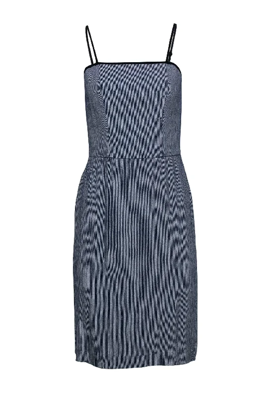 Ruffled Women Dress with Multiple Layers for a Playful and Girly Style Ruffled Women Dress with Multiple Layers for a Playful and Girly Style Staud - Navy & White Striped Fitted Cotton Dress Sz S
