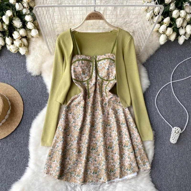Empire Waist Women Dress to Accentuate the Bust and Conceal the Waist Empire Waist Women Dress to Accentuate the Bust and Conceal the Waist Harriet Set of Dress and Cape