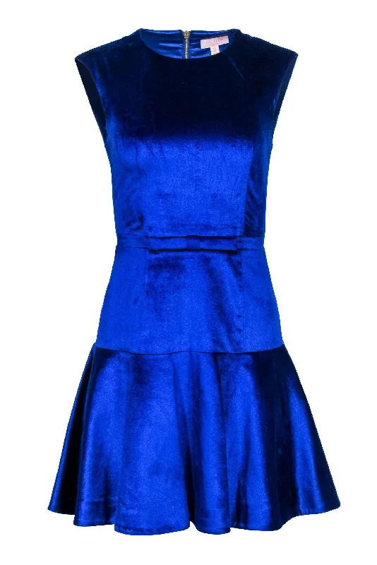 Halter Neck Women Dress to Show Off the Shoulders and Neckline Halter Neck Women Dress to Show Off the Shoulders and Neckline Ted Baker - Cobalt Blue Velvet Fit & Flare Dress w/ Bow Waistband Sz 2