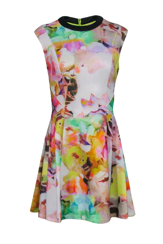 Wrap - Style Women Dress with Adjustable Fit for All Body Types Wrap - Style Women Dress with Adjustable Fit for All Body Types Ted Baker - Pastel Floral Printed Fit & Flare Dress Sz 6 Wrap - Style Women Dress with Adjustable Fit for All Body Types Wrap - Style Women Dress with Adjustable Fit for All Body Types Ted Baker - Pastel Floral Printed Fit & Flare Dress Sz 6
