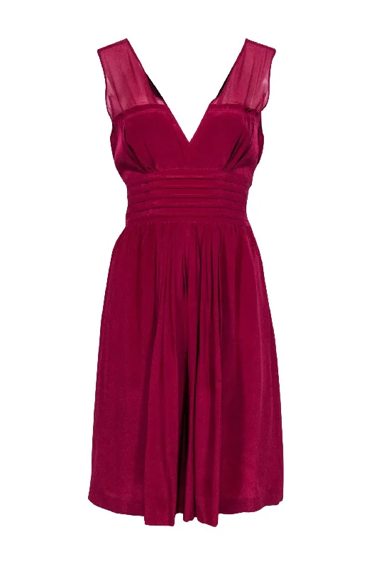 Wrap - Style Women Dress with Adjustable Fit for All Body Types Wrap - Style Women Dress with Adjustable Fit for All Body Types Tracy Reese - Magenta Silk Pleated Mesh Shoulder Dress Sz 8