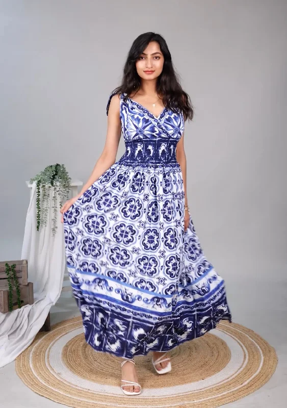 Wrap - Style Women Dress with Adjustable Fit for All Body Types Wrap - Style Women Dress with Adjustable Fit for All Body Types Wester Porcelain Print Maxi Dress
