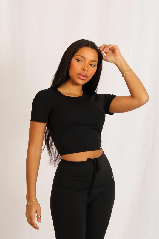 sleep bras with adjustable straps Back - closure bras with traditional hook - and - eye fastenings Signature Cropped Built In Bra Short Sleeved Top Black sleep bras with adjustable straps Back - closure bras with traditional hook - and - eye fastenings Signature Cropped Built In Bra Short Sleeved Top Black